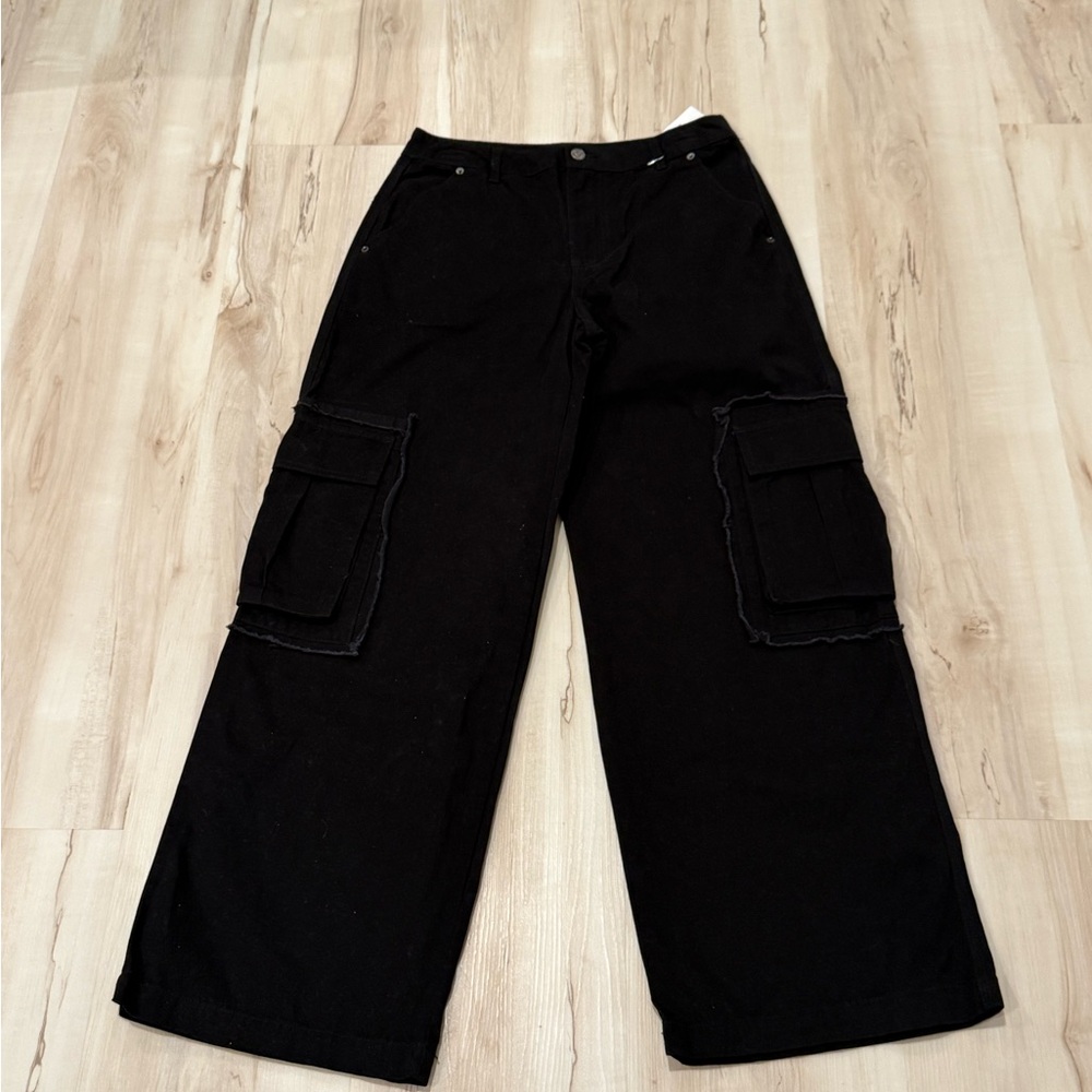 NWT Forever 21 Black Wide Leg Cargo Pants High waisted.